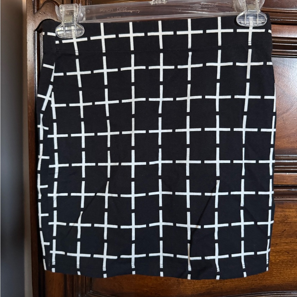 Forever 21 Black and White Pencil Skirt